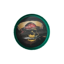 Cargar imagen en el visor de la galería, SKULL 3PC ALUMINUM MAGNETIC HOLOGRAPHIC GRINDER - WORLDTRADERS USA